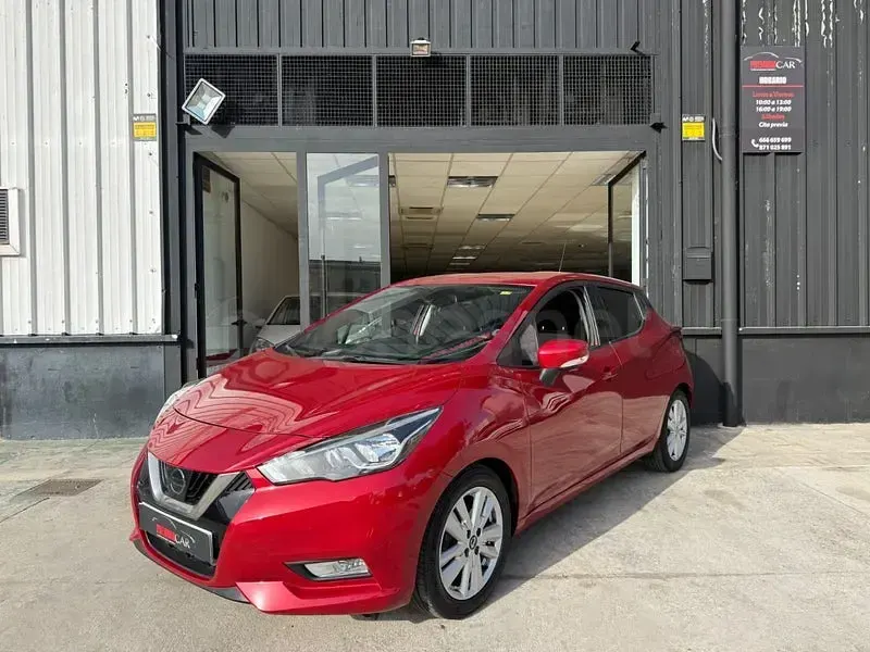 Usado Nissan Micra Acenta 100 CV (73 kW) 2020 Granate Utilitario