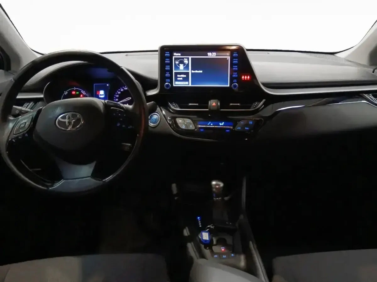 Begagnad Toyota C-HR Edition 140 HK (102 kW) 2023 Vit SUV
