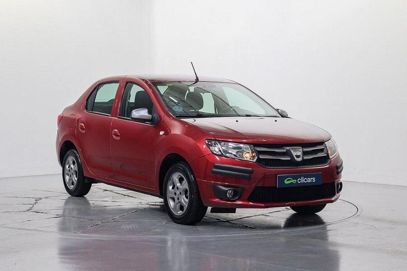 Usado Dacia Logan Lauréate 90 CV (66 kW) 2016 Rojo Berlina