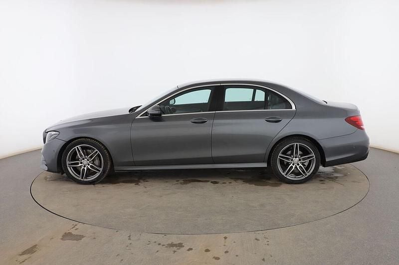 Usado Mercedes E220 AMG line 195 CV (143 kW) 2016 Gris Berlina