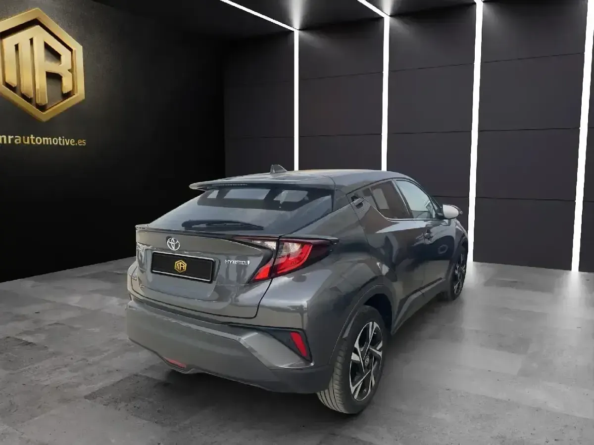 Usado Toyota C-HR Active 122 CV (89 kW) 2022 Gris SUV