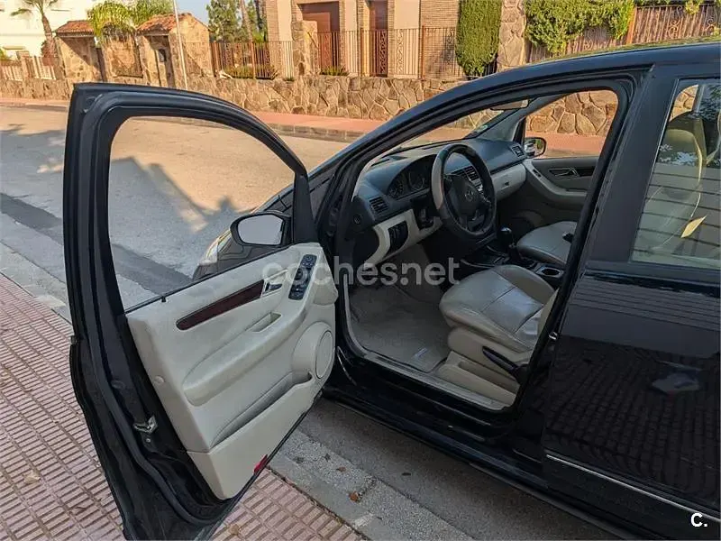 Usado Mercedes A180 Avantgarde 109 CV (80 kW) 2007 Negro Monovolumen