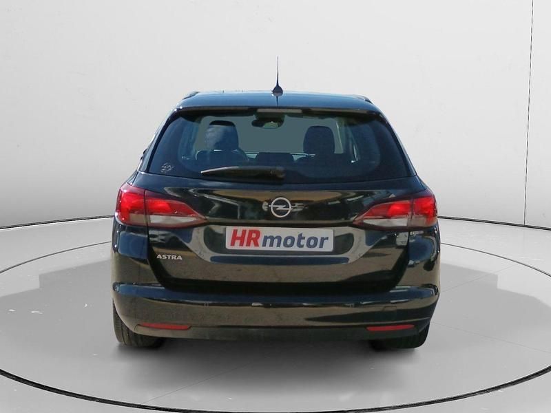 Usado Opel Astra S 110 CV (80 kW) 2020 Negro Familiar