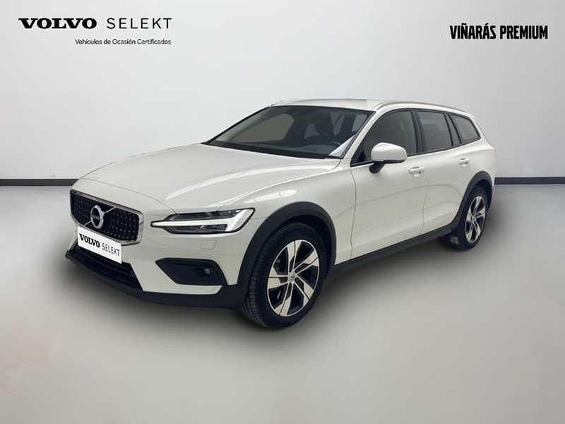 Usado Volvo V60 2021 Blanco Familiar