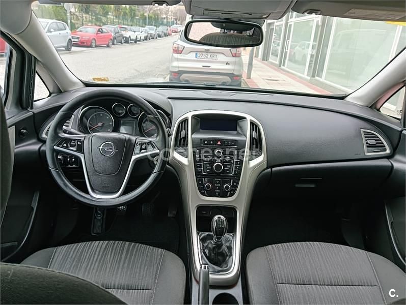 Usado Opel Astra Selective 110 CV (80 kW) 2012 Negro Berlina