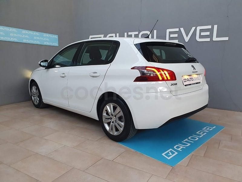 Usado Peugeot 308 Active 130 CV (95 kW) 2021 Blanco Berlina