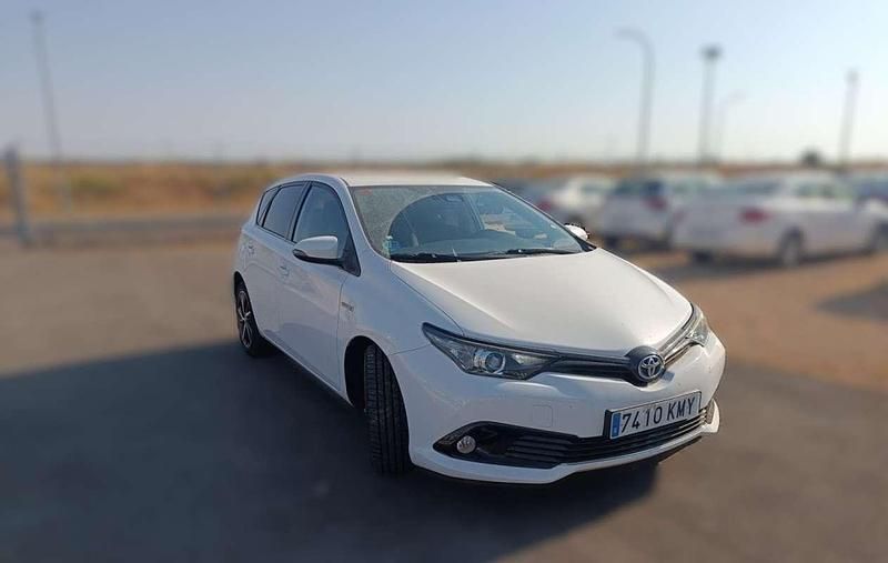 Usado Toyota Auris Hybrid Edition 136 CV (100 kW) 2018 Blanco Utilitario