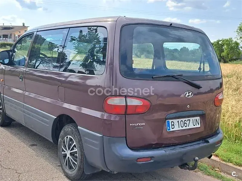 Usado Hyundai H-1 85 CV (62 kW) 1998 Violeta / lila Monovolumen