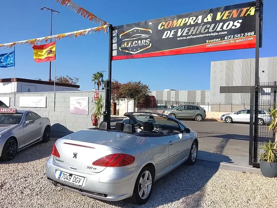 Usado Peugeot 307 CC 137 CV (100 kW) 2005 Gris Descapotable