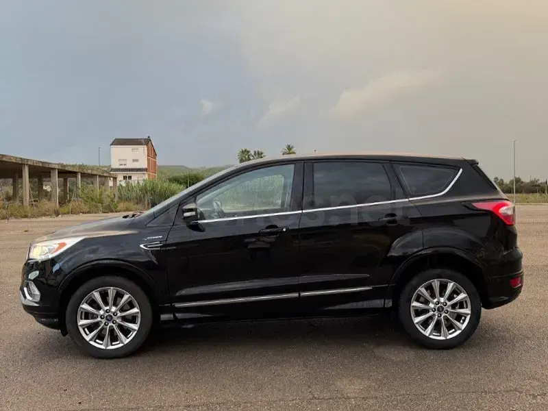Usado Ford Kuga Vignale 150 CV (110 kW) 2017 Negro SUV