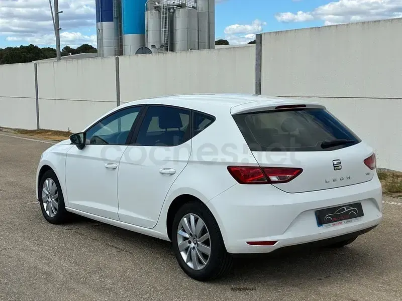 Usado Seat Leon Reference 105 CV (77 kW) 2014 Blanco Berlina