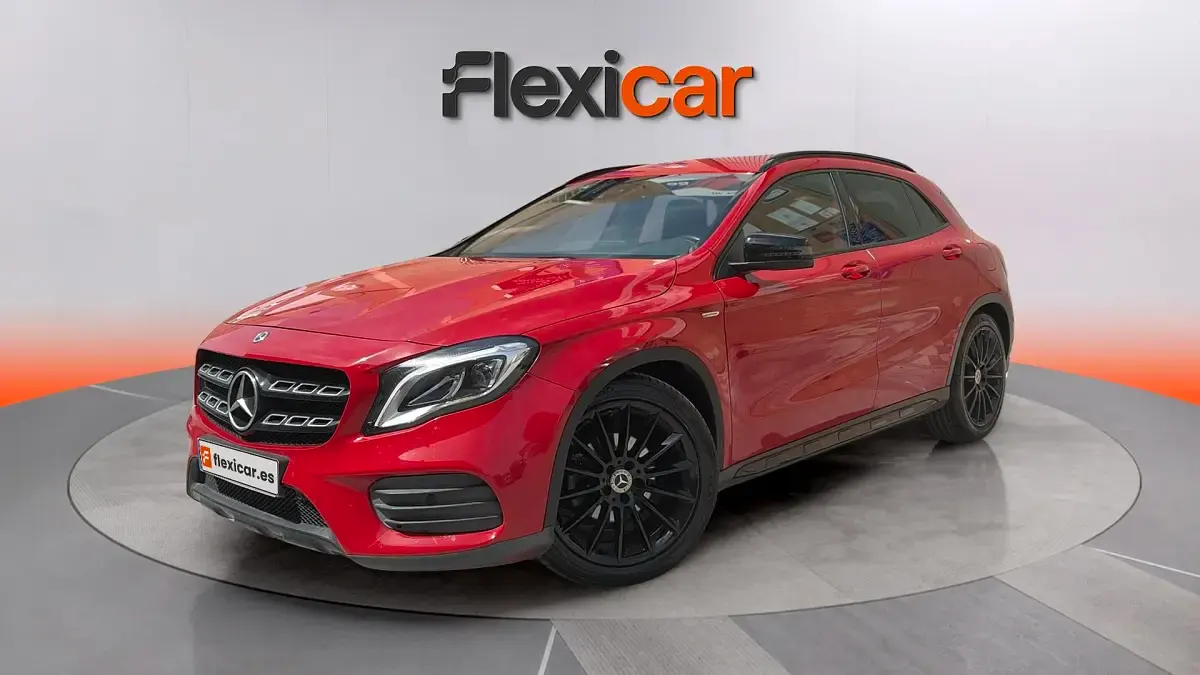 Usado Mercedes GLA180 122 CV (89 kW) 2020 Rojo SUV