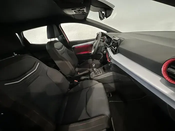 Usado Seat Ibiza FR 115 CV (84 kW) 2025 Rojo Utilitario