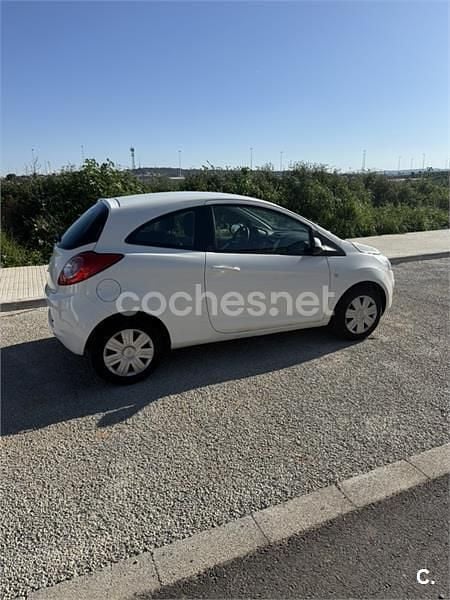 Usado Ford Ka 69 CV (50 kW) 2015 Blanco Berlina
