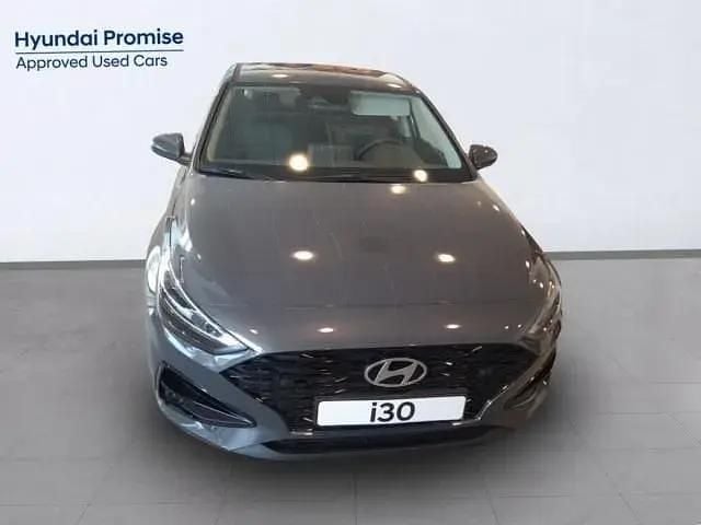 Usado Hyundai i30 100 HP (73 kW) 2025 Cinzento