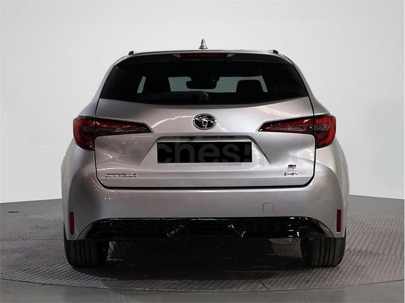 Usado Toyota Corolla Sport 196 CV (144 kW) 2025 Gris / plata Familiar