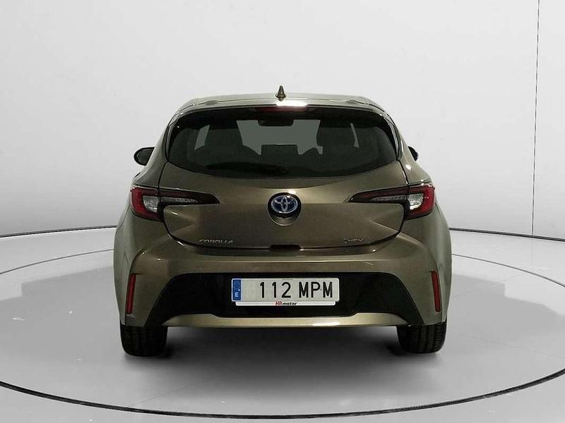 Usado Toyota Corolla Hybrid Active 141 CV (103 kW) 2024 Blanco Utilitario