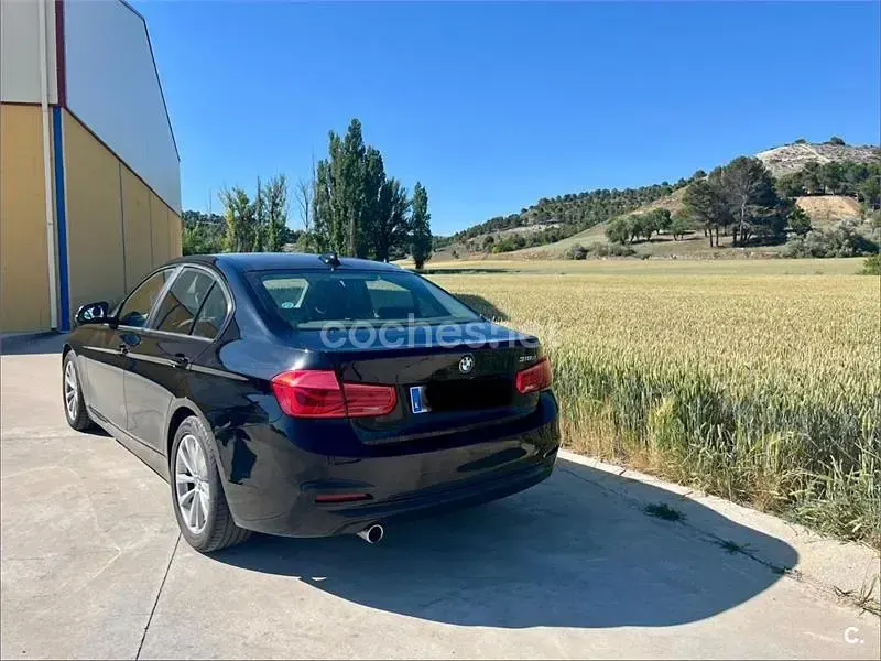 Usado BMW 318 150 CV (110 kW) 2017 Negro Berlina