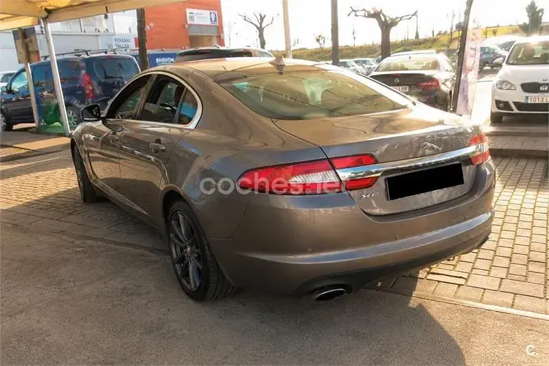Usado Jaguar XF Luxury 240 CV (176 kW) 2015 Marrón Berlina