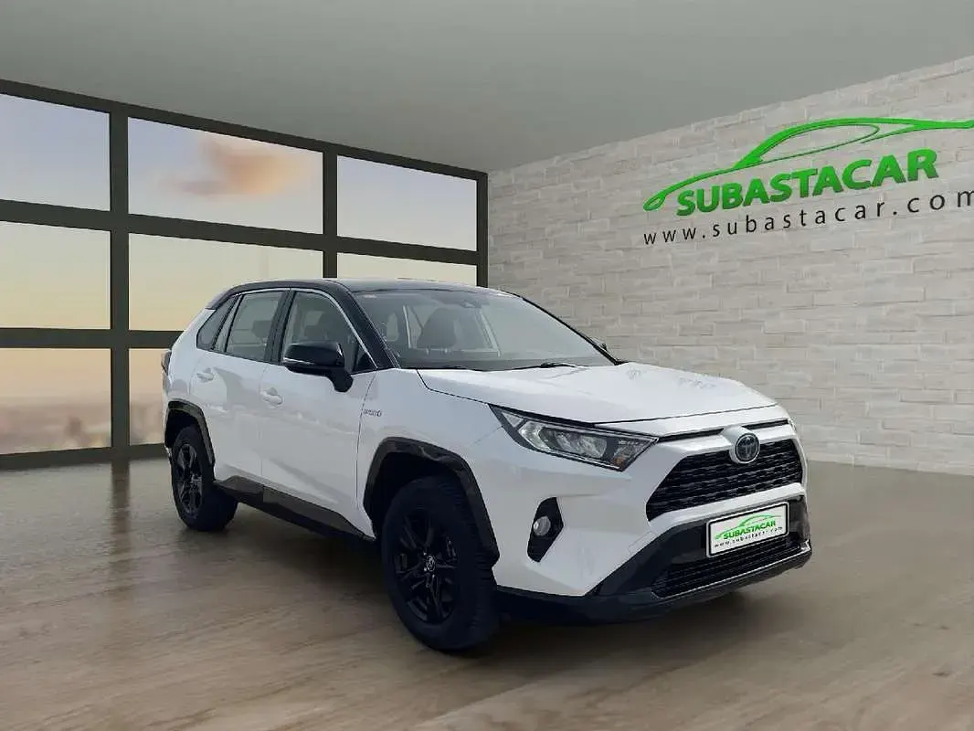 Begagnad Toyota RAV4 Hybrid Business Edition 222 HK (163 kW) 2020 Vit SUV