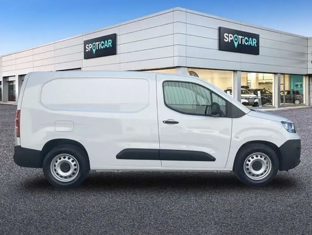 Usado Fiat Doblò 100 kW (137 CV) 2024 Blanco Monovolumen