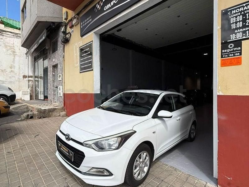 Usado Hyundai i20 100 CV (73 kW) 2017 Blanco Berlina