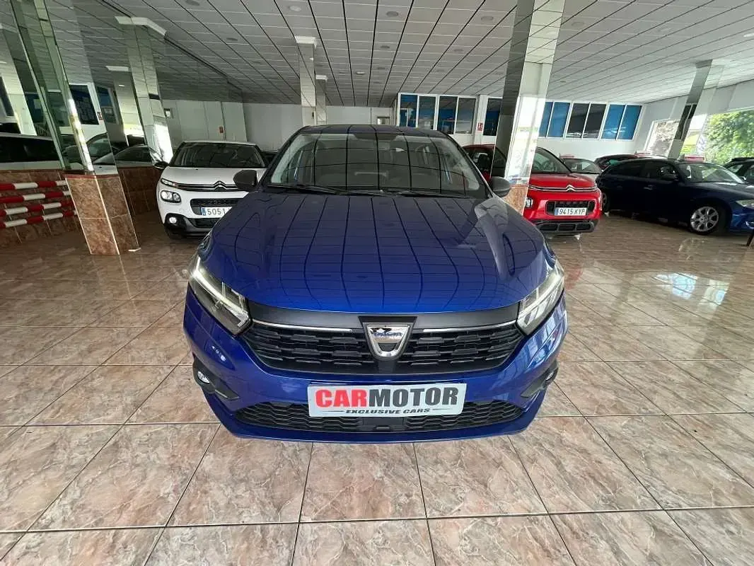Usado Dacia Sandero Comfort 67 CV (49 kW) 2021 Azul Utilitario