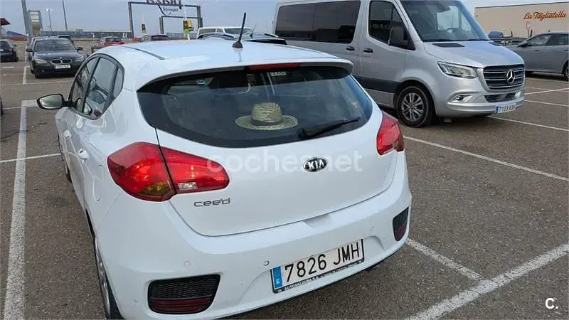 Usado Kia Ceed 100 CV (73 kW) 2016 Blanco Utilitario