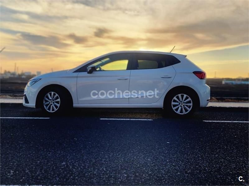 Usado Seat Ibiza Style 110 CV (80 kW) 2022 Blanco Berlina