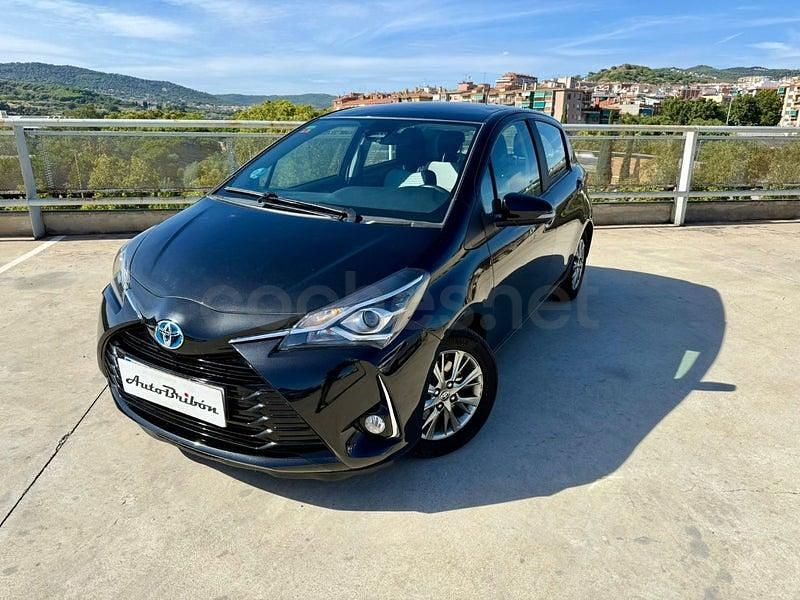 Usado Toyota Yaris Hybrid Advance 100 CV (73 kW) 2019 Negro Berlina