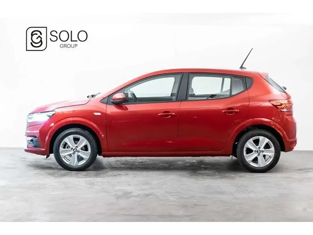 Usado Dacia Sandero Comfort 91 CV (66 kW) 2022 Rojo Utilitario