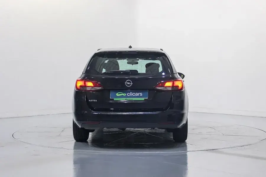 Usado Opel Astra S 105 CV (77 kW) 2021 Negro Familiar