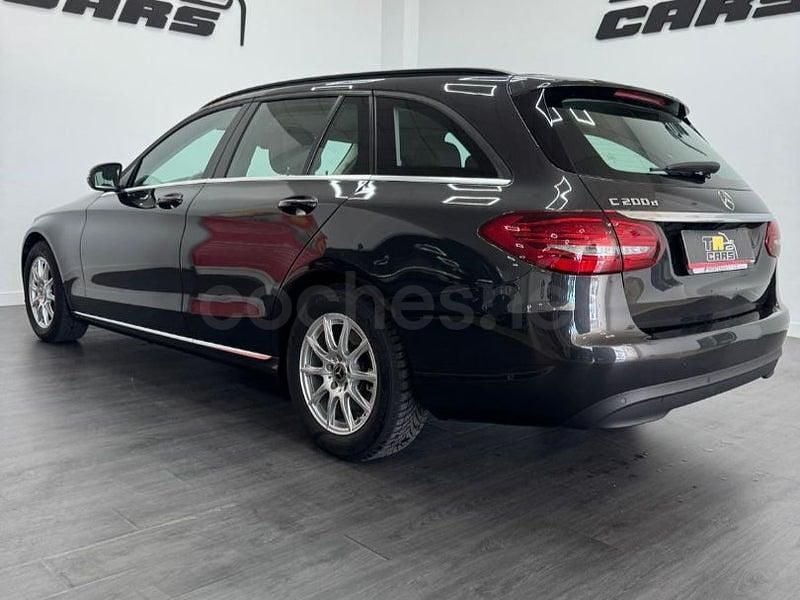 Usado Mercedes C200 160 CV (117 kW) 2021 Gris / plata Familiar