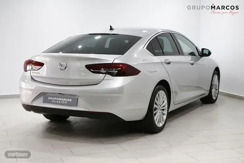Usado Opel Insignia Innovation 165 CV (121 kW) 2019 Plateado
