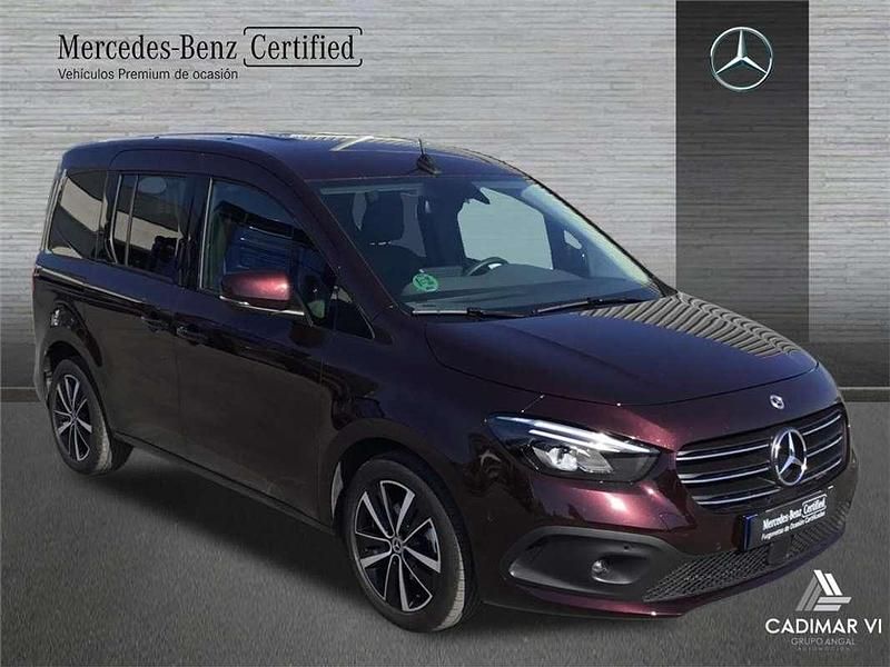 Usado Mercedes T180 116 CV (85 kW) 2025 Rojo Monovolumen