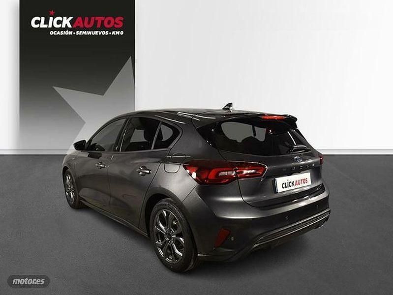 Używany Ford Focus ST-Line 125 KM (91 kW) 2024 Szary Sedan/Limuzyna