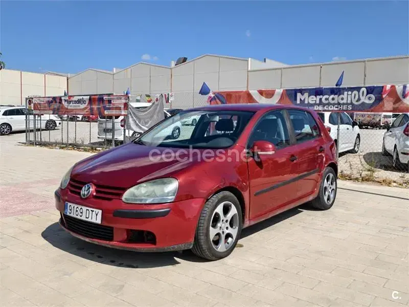 Usado VW Golf IV Highline 105 CV (77 kW) 2005 Granate Berlina