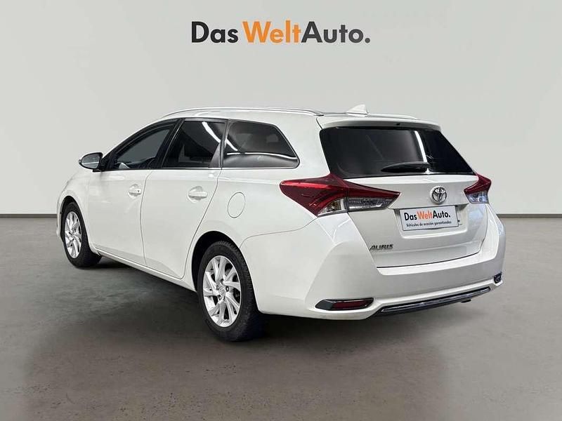 Usado Toyota Auris Touring Sports Active 116 CV (85 kW) 2017 Blanco Familiar