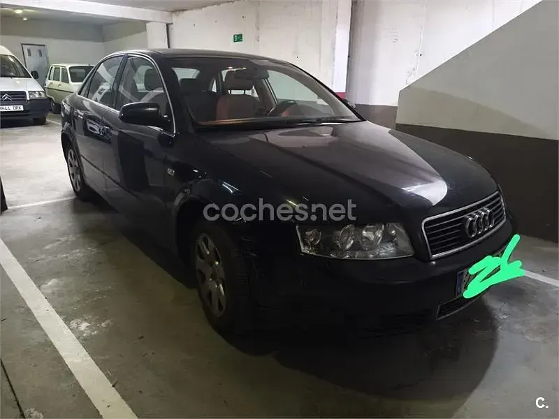 Usado Audi A4 130 CV (95 kW) 2002 Azul Berlina