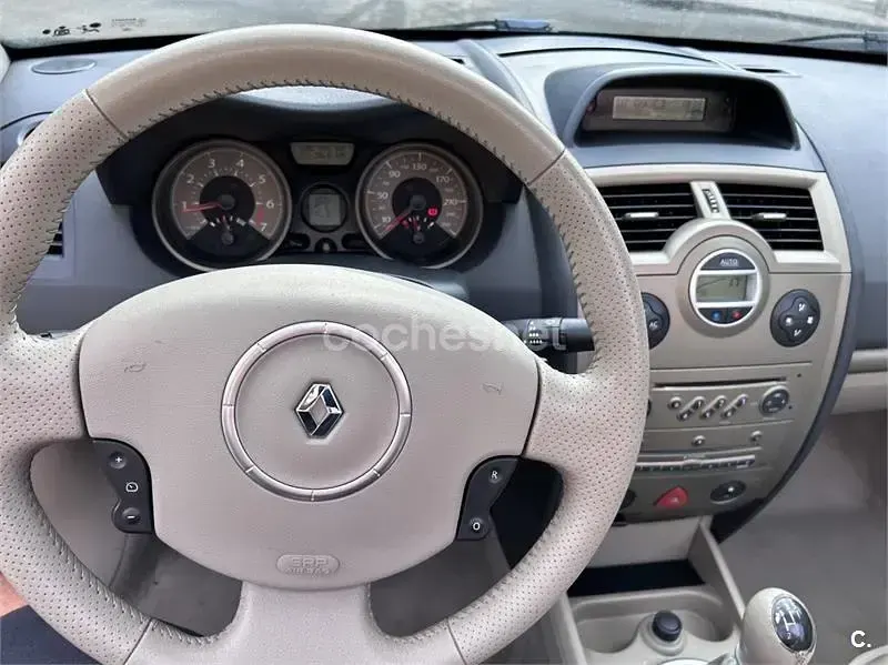 Usado Renault Mégane Cabriolet Privilege 136 CV (100 kW) 2006 Negro Descapotable