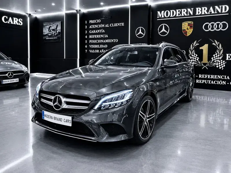 Usado Mercedes C300e 306 CV (225 kW) 2020 Gris / plata Familiar