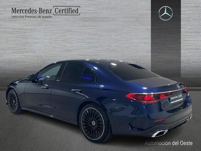 Usado Mercedes E220 AMG line 197 CV (144 kW) 2024 Azul Berlina