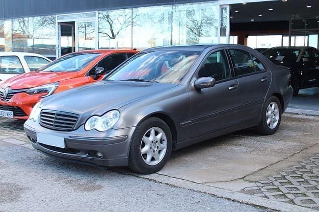 Usado Mercedes C220 Classic 150 CV (110 kW) 2003 Gris Berlina