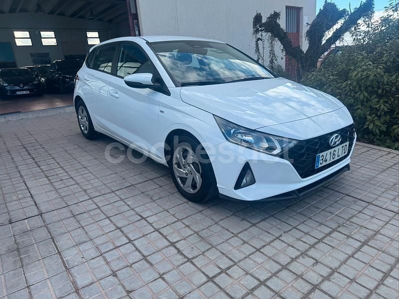Usado Hyundai i20 100 CV (73 kW) 2021 Blanco Berlina