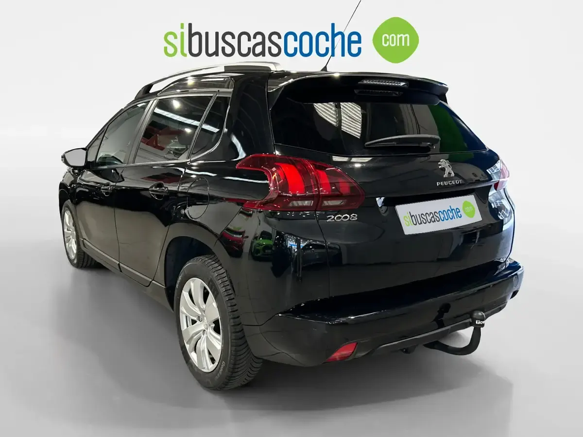 Usado Peugeot 2008 Active 100 CV (73 kW) 2016 Negro SUV