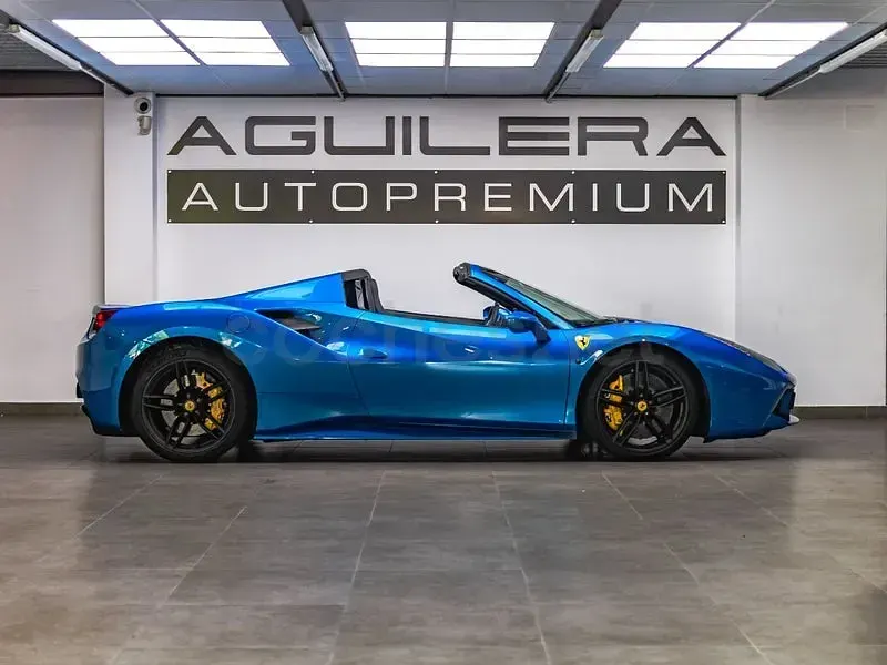 Usado Ferrari 488 670 CV (492 kW) 2016 Azul Descapotable