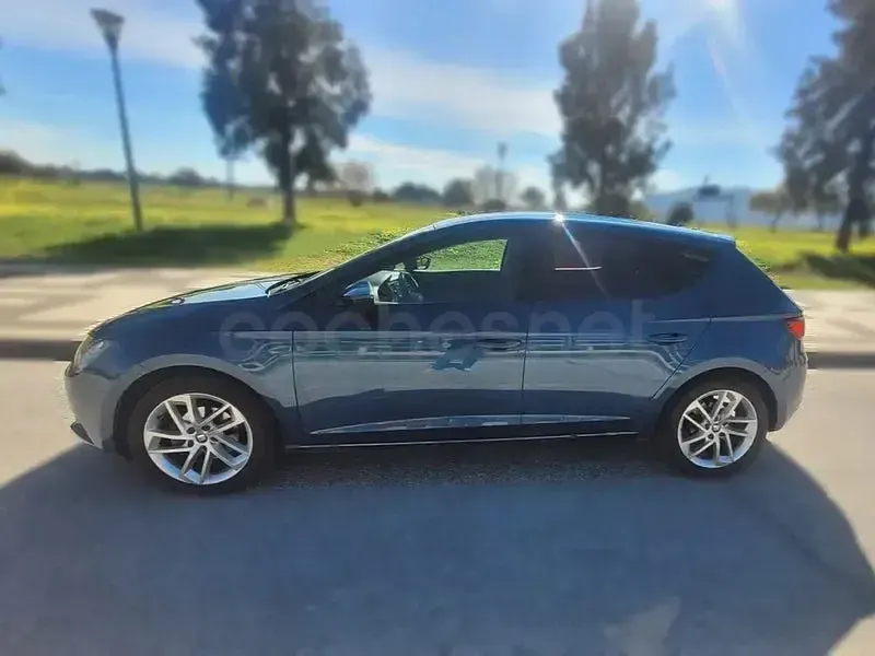 Usado Seat Leon Style 105 CV (77 kW) 2014 Azul Berlina
