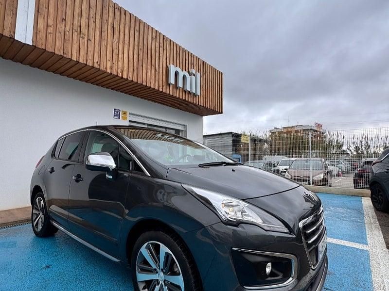 Usado Peugeot 3008 Allure 120 CV (88 kW) 2015 Gris / plata Familiar