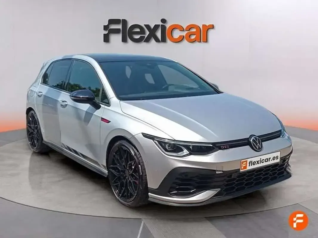 Usado VW Golf VIII GTI 300 CV (220 kW) 2022 Gris Utilitario