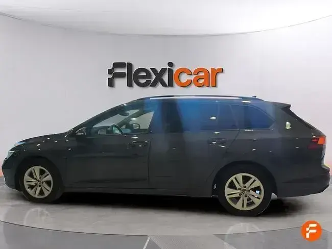 Usado VW Golf VII Life 115 CV (84 kW) 2021 Gris Utilitario